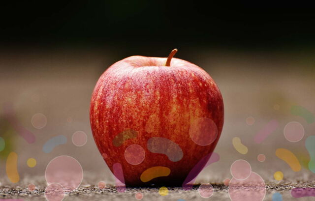 Mit jedem Apfel nehmen wir eine ganz Heerschaar an Bakterien zu uns.